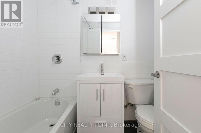 95 Lawton Blvd in Toronto, ON - Building Photo - Building Photo