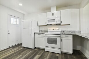 2211-2211 S Granada Dr in Tempe, AZ - Building Photo