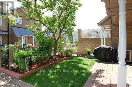 10 Cox Blvd in Markham, ON - Building Photo - Building Photo
