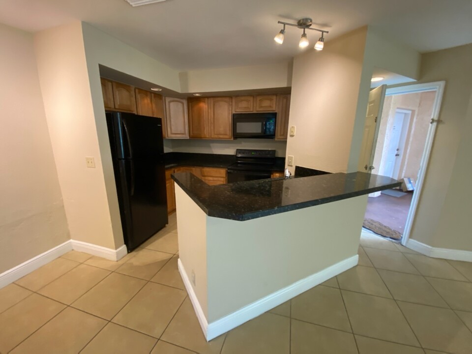 3460 Pinewalk Dr N in Margate, FL - Building Photo