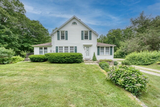 16 Osborn Rd in Litchfield, CT - Foto de edificio - Building Photo