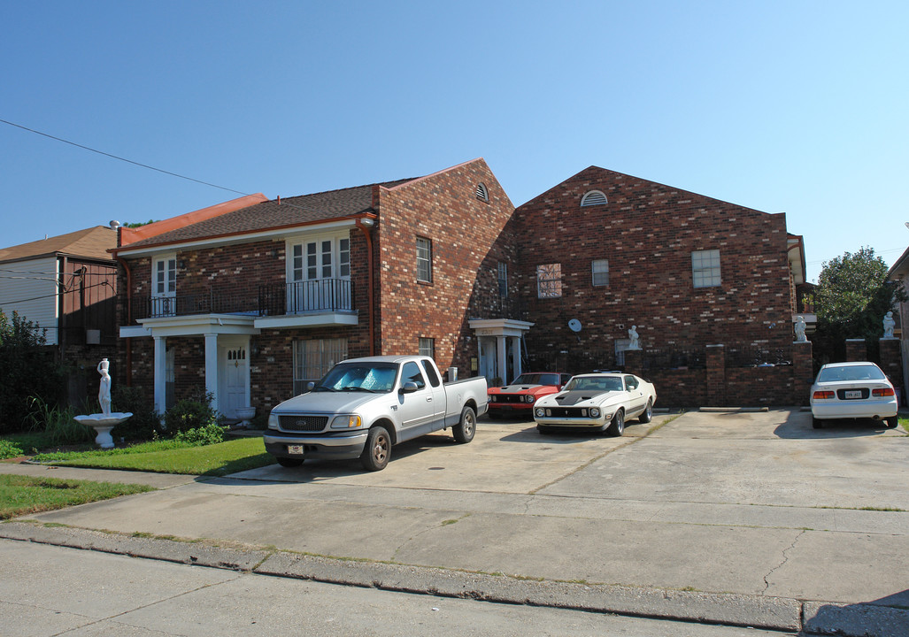 2301 Giuffrias Ave in Metairie, LA - Building Photo