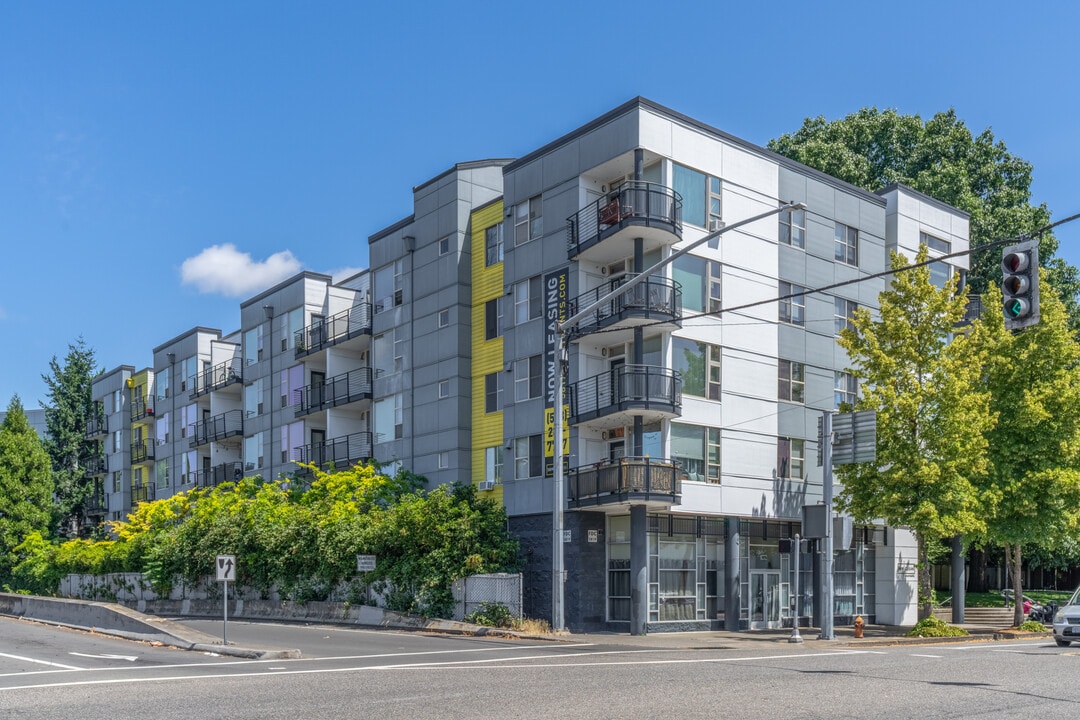 5819 Glisan in Portland, OR - Building Photo