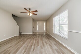 721 Cape Cod Cir in Valrico, FL - Building Photo - Building Photo