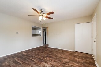 4793 Carbondale Dr in Columbus, OH - Foto de edificio - Building Photo