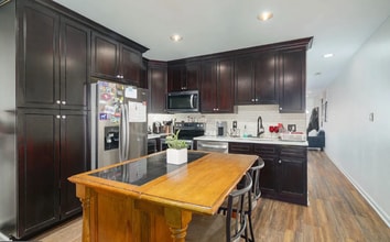 2213 N 17th St in Philadelphia, PA - Foto de edificio - Building Photo