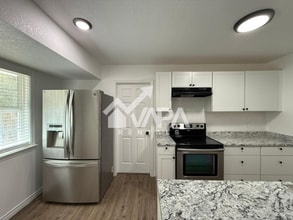 7422 Pipe Spring St in San Antonio, TX - Building Photo - Building Photo