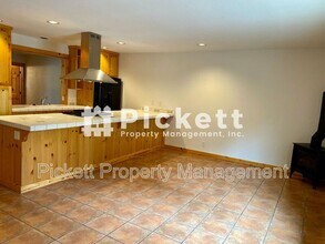 4673 NW Walgren Dr in Silverdale, WA - Building Photo - Building Photo