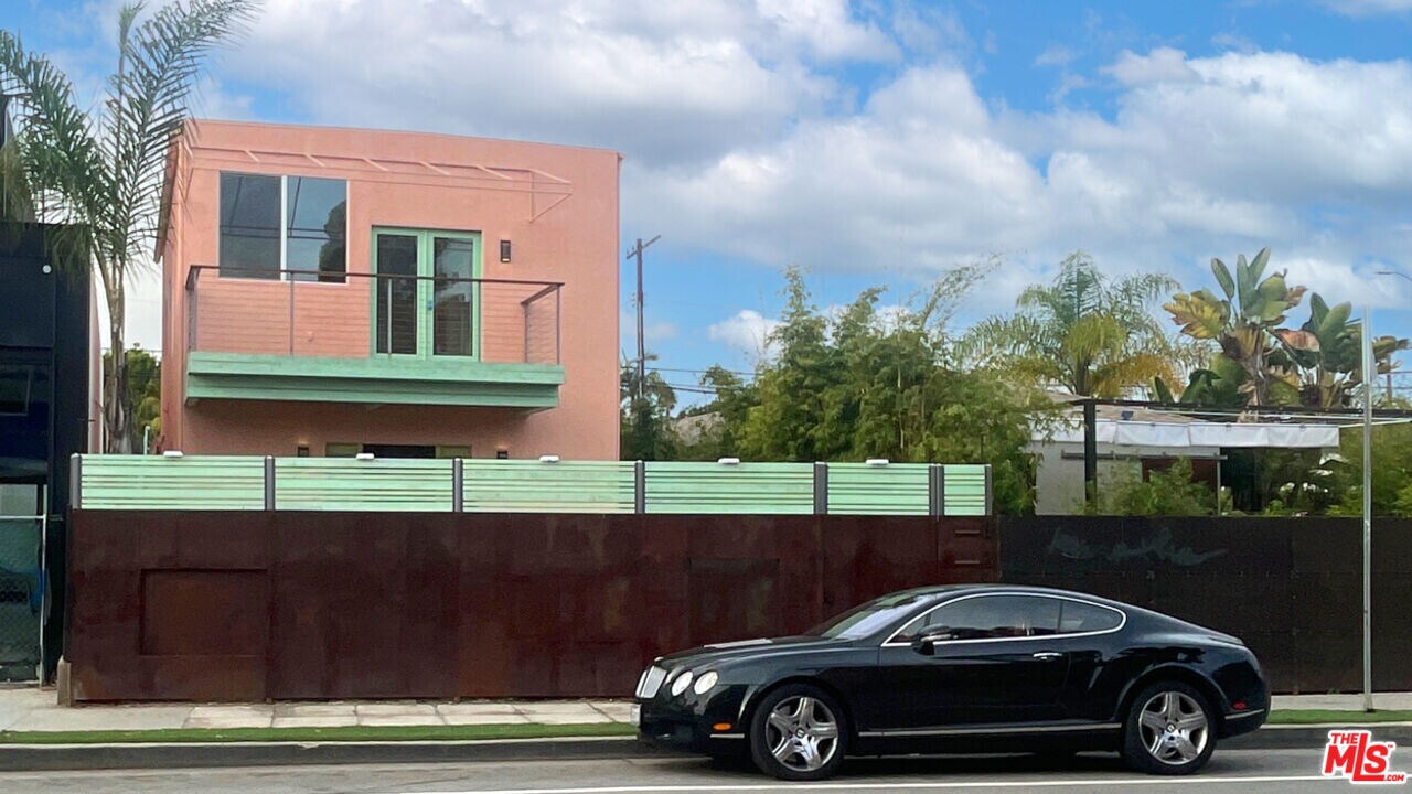 621 Rose Ave, Unit A in Los Angeles, CA - Building Photo