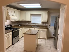1805 Treasure Oaks Dr in Harlingen, TX - Building Photo - Building Photo