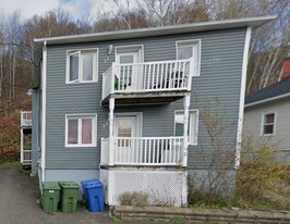 33 Rue Véniot in Edmundston, NB - Building Photo