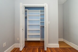 46 Hobson St, Unit 1 in Boston, MA - Foto de edificio - Building Photo