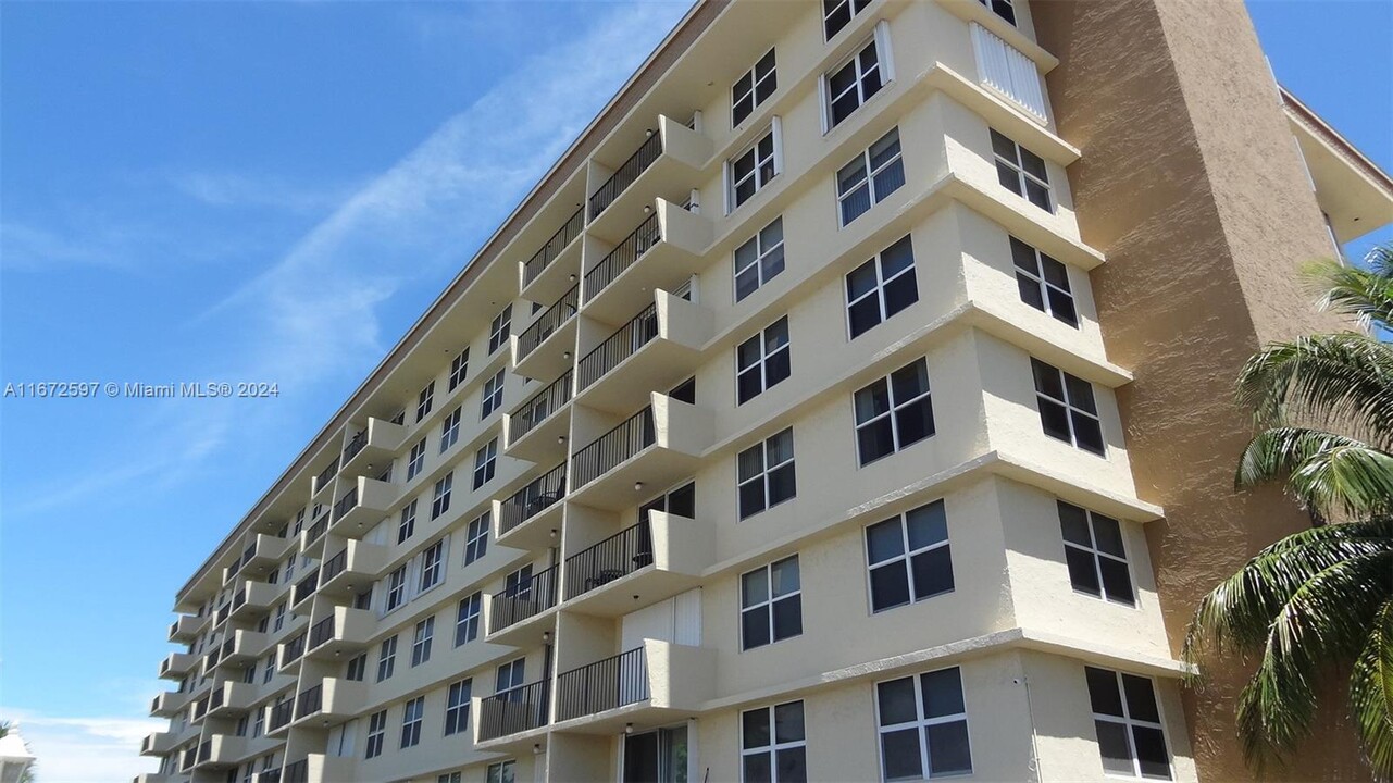 1009 N Ocean Blvd in Pompano Beach, FL - Building Photo