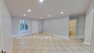 35 Streamwood in Irvine, CA - Building Photo - Building Photo