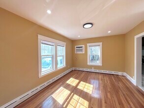 11 Earle St in Quincy, MA - Building Photo - Building Photo