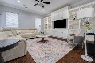 28 Versante Ct in Houston, TX - Building Photo