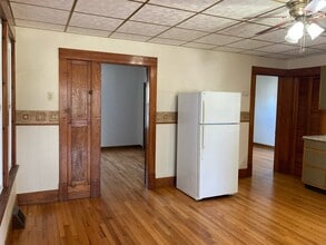 24 Saint Anthony St, Unit 1 in Chicopee, MA - Foto de edificio - Building Photo
