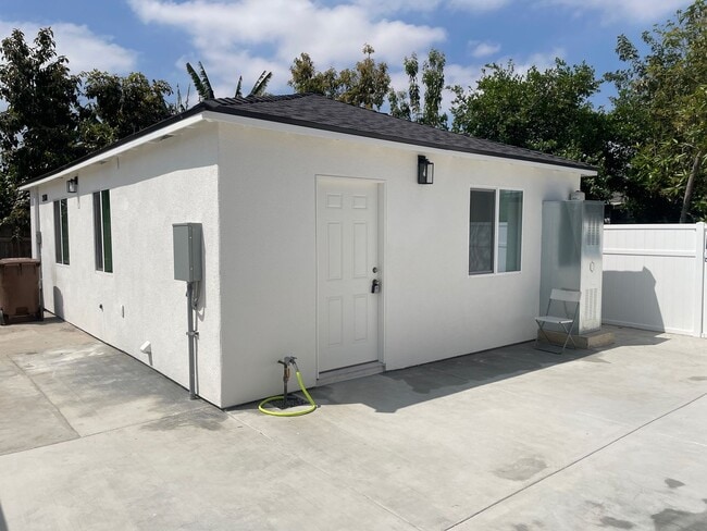 property at 231-231 1/2 S Waldo Ave
