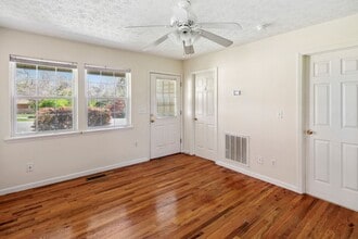 206 Gatchell St in Black Mountain, NC - Building Photo - Building Photo