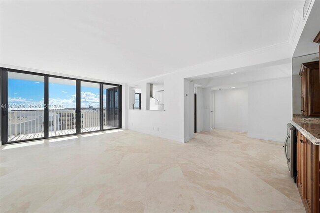 3590 S Ocean Blvd in South Palm Beach, FL - Building Photo - Building Photo