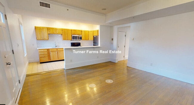 1414 Beacon St, Unit 3 in Brookline, MA - Building Photo - Building Photo