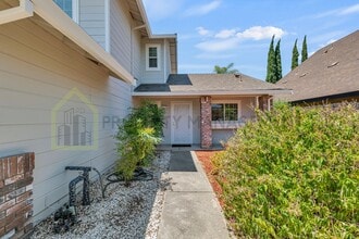 8371 Honeycomb Way in Sacramento, CA - Building Photo - Building Photo