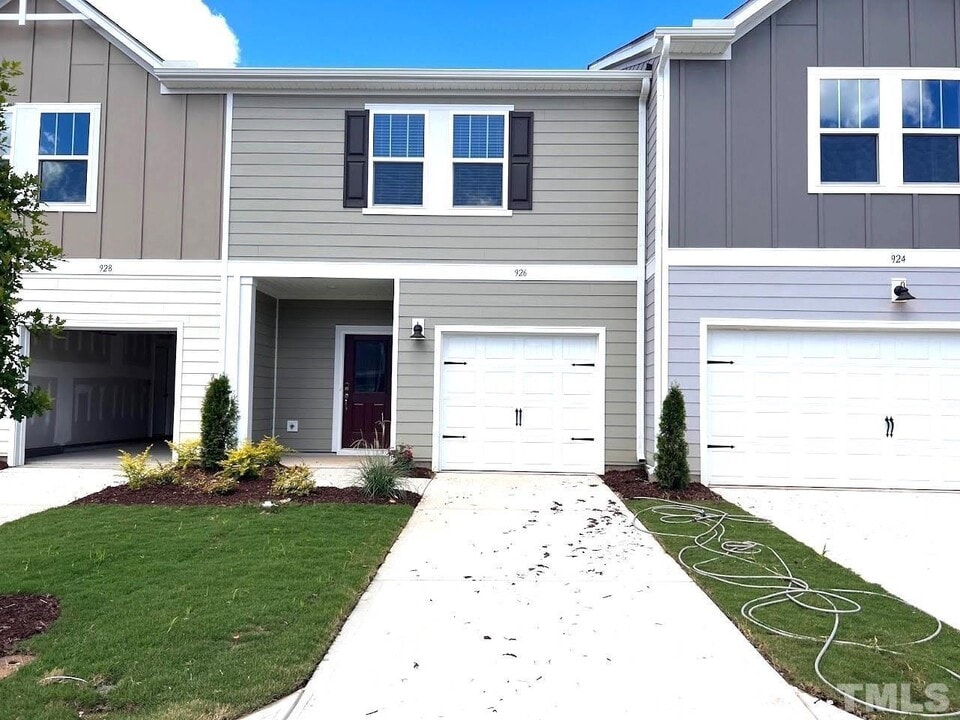 926 Field Ivy Dr in Fuquay Varina, NC - Building Photo
