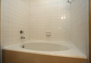 Camden Vanderbilt in Houston, TX - Building Photo - Interior Photo