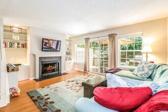 613 Foxboro Dr in Norwalk, CT - Building Photo - Building Photo