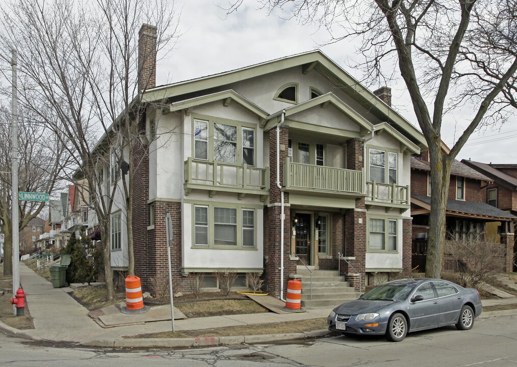 1802 E Linnwood Ave in Milwaukee, WI - Building Photo