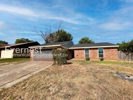 1800 Heidelberg Dr in Fort Worth, TX - Building Photo