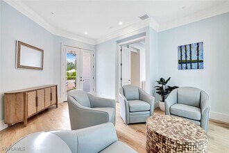 2515 Royal Palm Ct in Naples, FL - Foto de edificio - Building Photo