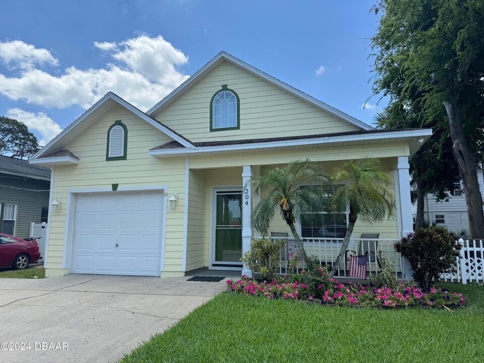 204 Vermont Ave in Daytona Beach, FL - Building Photo