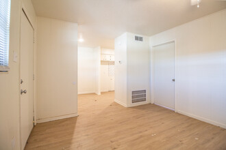 Flatland Apartments in Lubbock, TX - Building Photo - Interior Photo