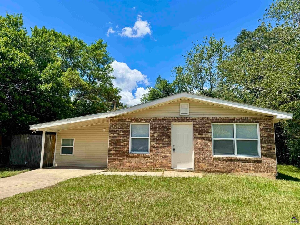 102 Varee Dr in Warner Robins, GA - Building Photo