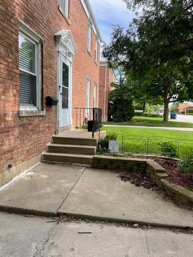 623 Waukegan Rd in Deerfield, IL - Building Photo - Building Photo