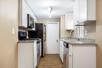 424 S Eden St in Baltimore, MD - Building Photo - Building Photo