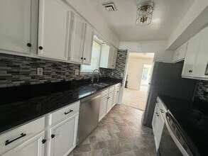 921 Ewell Rd in Virginia Beach, VA - Building Photo - Building Photo