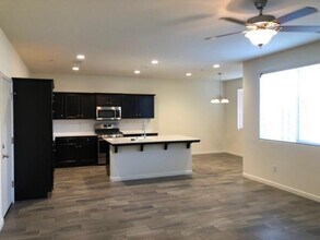 2255 Lombard Ln in Clovis, CA - Building Photo - Building Photo
