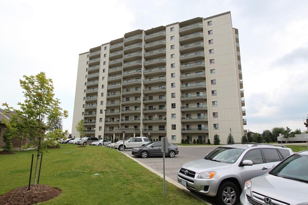 Beaverbrook Towers I in London, ON - Building Photo