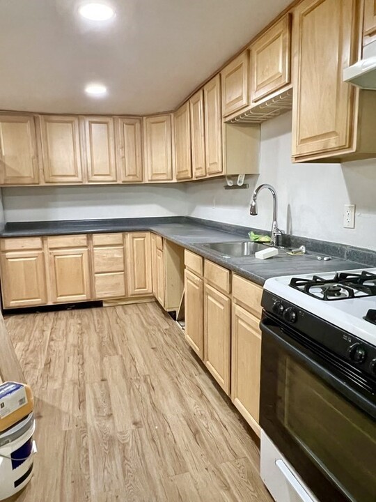 16 Flint St in Somerville, MA - Building Photo