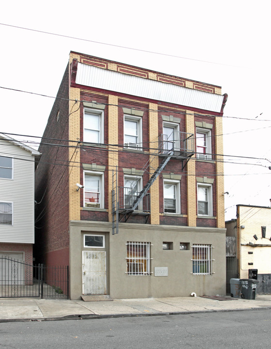 305 Magnolia Ave in Elizabeth, NJ - Building Photo