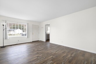 1002A Circle Dr in Elizabethton, TN - Building Photo - Building Photo