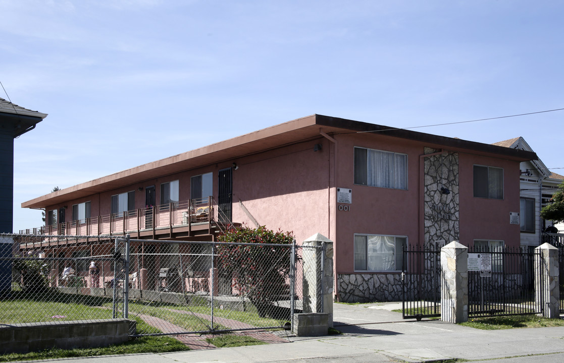 Pink's Chalet in Emeryville, CA - Building Photo