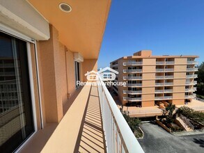 7430 Sunshine Skyway Ln S in St. Petersburg, FL - Building Photo - Building Photo
