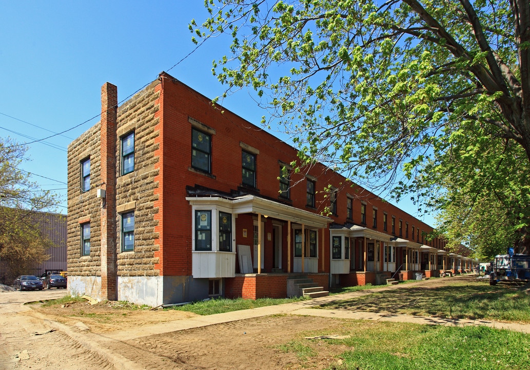 Neal Terrace in Cleveland, OH - Building Photo