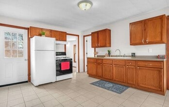 105 E Bates St in Hebron, IN - Building Photo - Building Photo