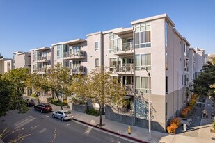 Delacey at Green in Pasadena, CA - Building Photo