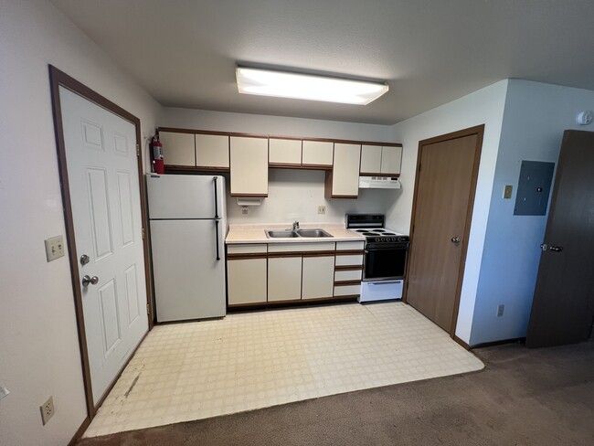 1203 34th St Cir S in Moorhead, MN - Building Photo - Building Photo