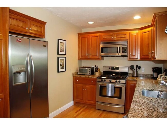 20 Albacore Way in Portsmouth, NH - Building Photo - Building Photo